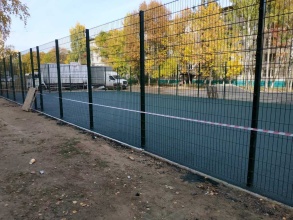 Забор на спортивную площадку 40 метров фото в Софрино