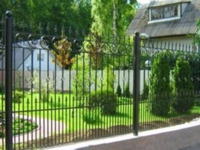Кованые заборы на ленточном фундаменте 80 метров фото в Софрино